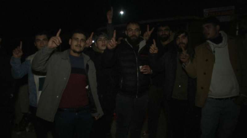 Десятки сирийских беженцев возвращаются из Турции в Сирию