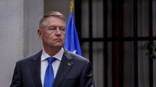 Президент Румынии заявил о решении уйти в отставку