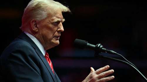 Трамп заявил об отправке в Россию посланников для обсуждения мира