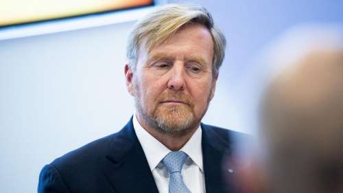 Король Нидерландов призвал страну "вооружиться до зубов"