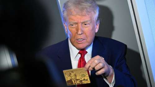 Трамп показал "золотую" карту за 5 млн долларов для получения гражданства США