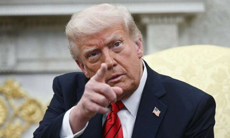 Мемкоин TRUMP падает после стрельбы на ужине с участием президента США