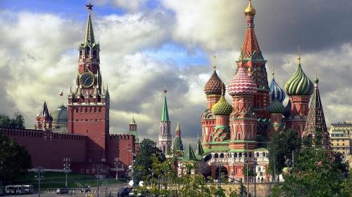 Москва перед парадом: перебои со связью и отмены авиарейсов на фоне атак дронов
