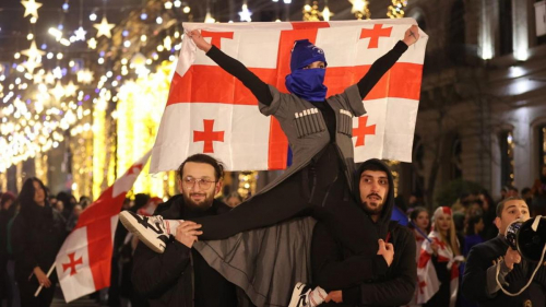Протестующие в Грузии прошли в танце к парламенту (фото, видео)