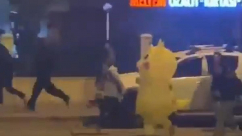 Убегающего от полиции покемона Пикачу сняли на видео на протестах в Турции